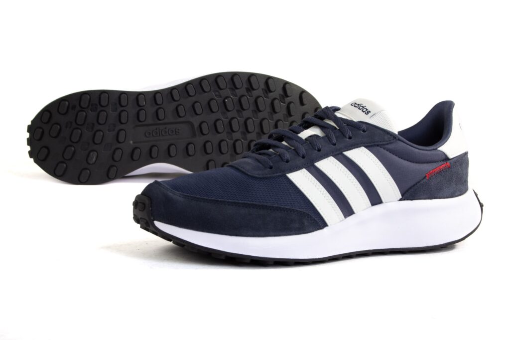 https://ks2.imper.info/jedi-img/public/adidas/buty/gx3091/2560x2560/adidas-buty-run-70s-gx3091-dfc8db1a.jpg