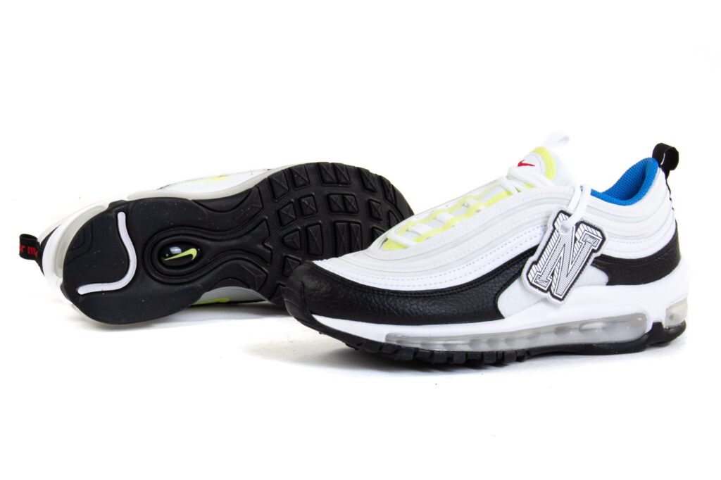 https://ks2.imper.info/jedi-img/public/nike/buty/dq0980-100/2560x2560/nike-buty-air-max-97-gs-dq0980-100-2db9ac8f.jpg