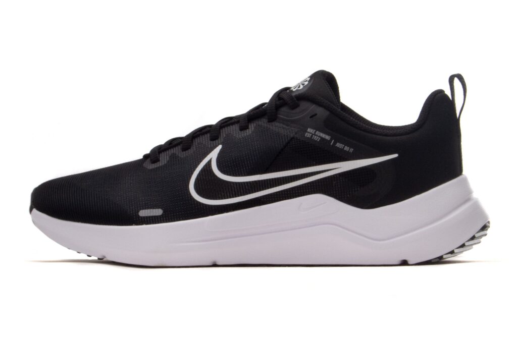https://ks2.imper.info/jedi-img/public/nike/buty/dd9293-001/2560x2560/nike-buty-downshifter-12-dd9293-001-5d399eb5.jpg