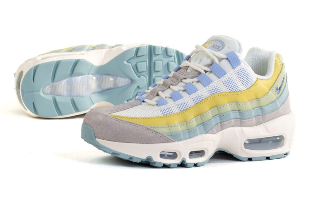 https://ks2.imper.info/jedi-img/public/nike/buty/dr7867-100/2560x2560/nike-buty-w-air-max-95-tm-dr7867-100-0bdb2406.jpg