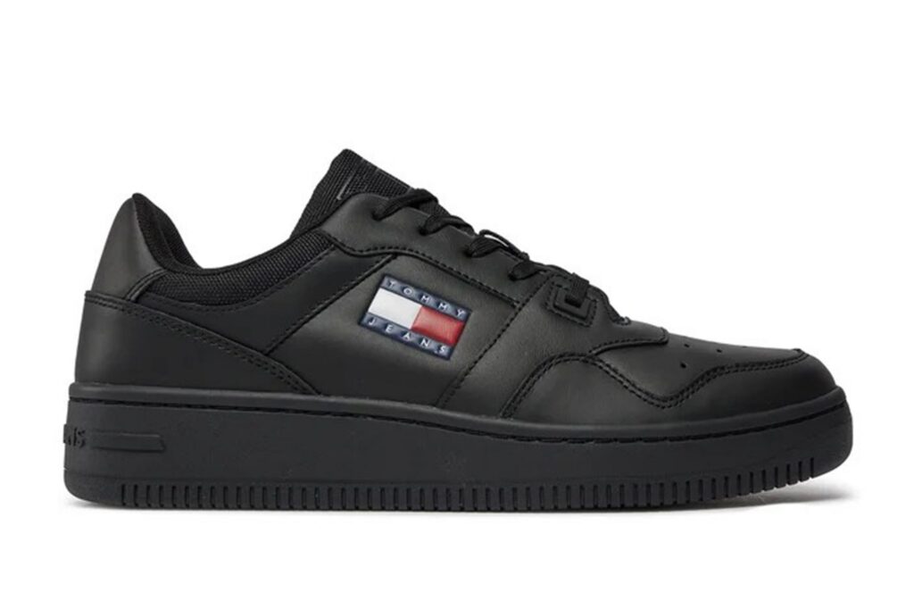 https://ks2.imper.info/jedi-img/public/tommy-hilfiger/buty/em0em01395-bds/2560x2560/tommy-hilfiger-buty-retro-basket-ess-em0em01395-bds-7b715c88.jpg