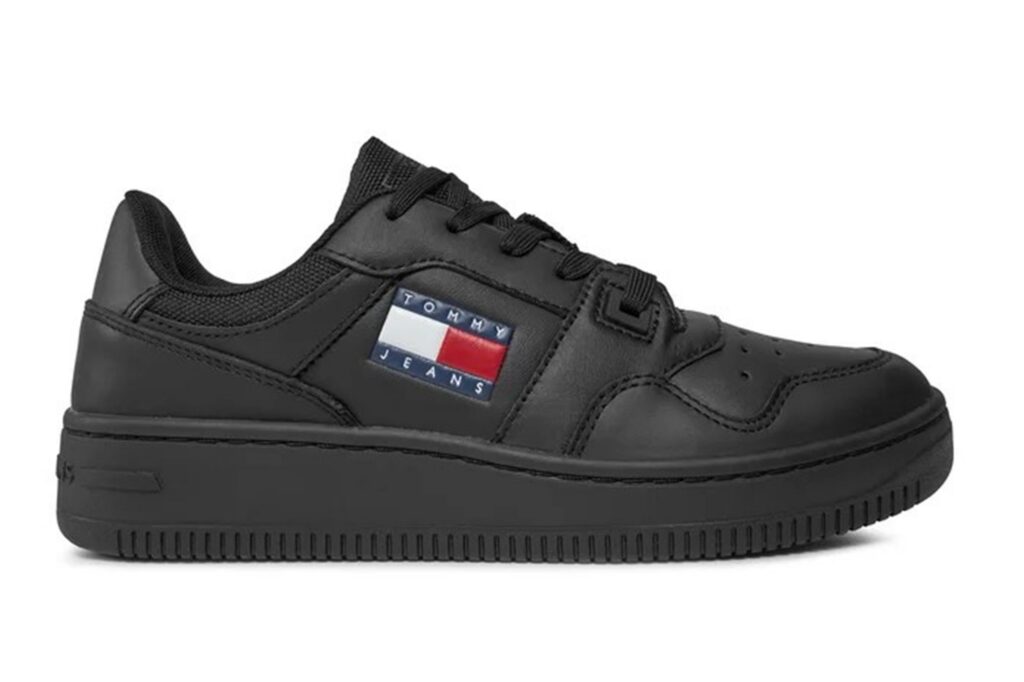https://ks2.imper.info/jedi-img/public/tommy-hilfiger/buty/en0en02505-bds/2560x2560/tommy-hilfiger-buty-retro-basket-ess-en0en02505-bds-13422eb2.jpg