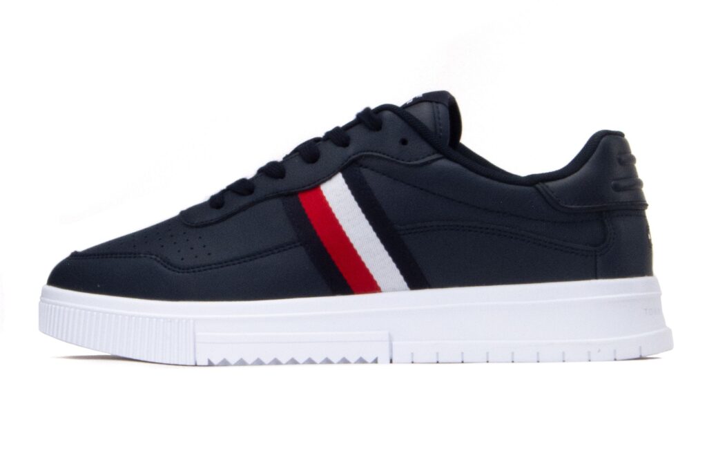 https://ks2.imper.info/jedi-img/public/tommy-hilfiger/buty/fm0fm04824-dw5/2560x2560/tommy-hilfiger-buty-supercup-leather-stripes-fm0fm04824-dw5-9fb71f2f.jpg