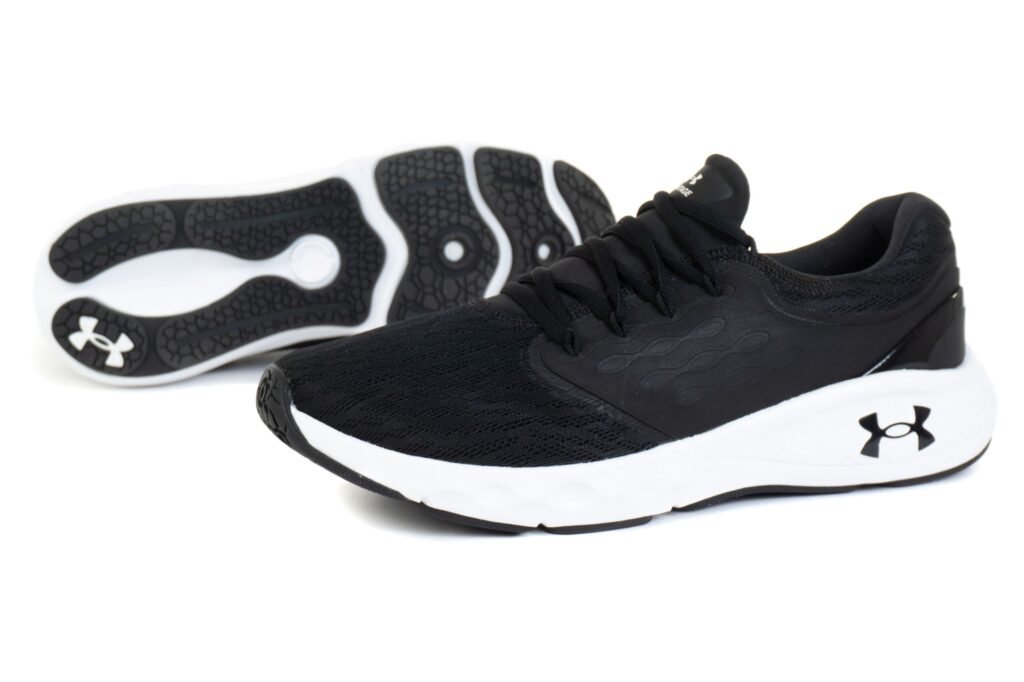 https://ks2.imper.info/jedi-img/public/under-armour/buty/3023550-001/2560x2560/under-armour-buty-ua-charged-vantage-3023550-001-1ba8ec27.jpg