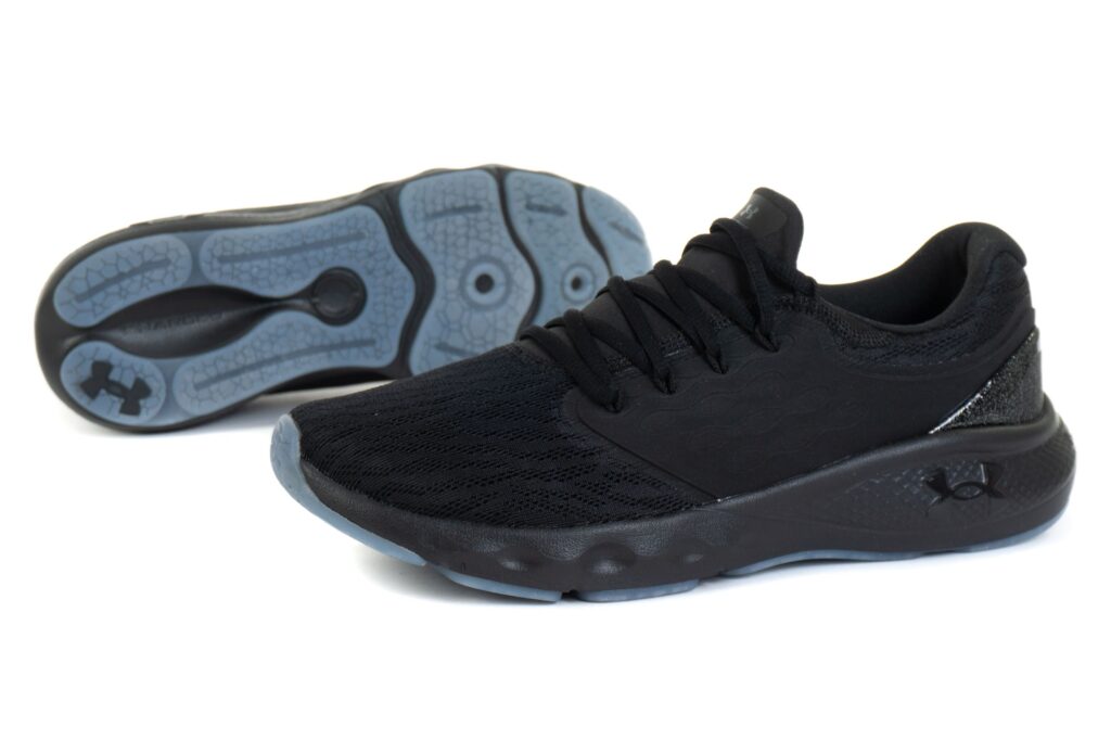 https://ks2.imper.info/jedi-img/public/under-armour/buty/3023550-002/2560x2560/under-armour-buty-ua-charged-vantage-3023550-002-3fb8ba66.jpg