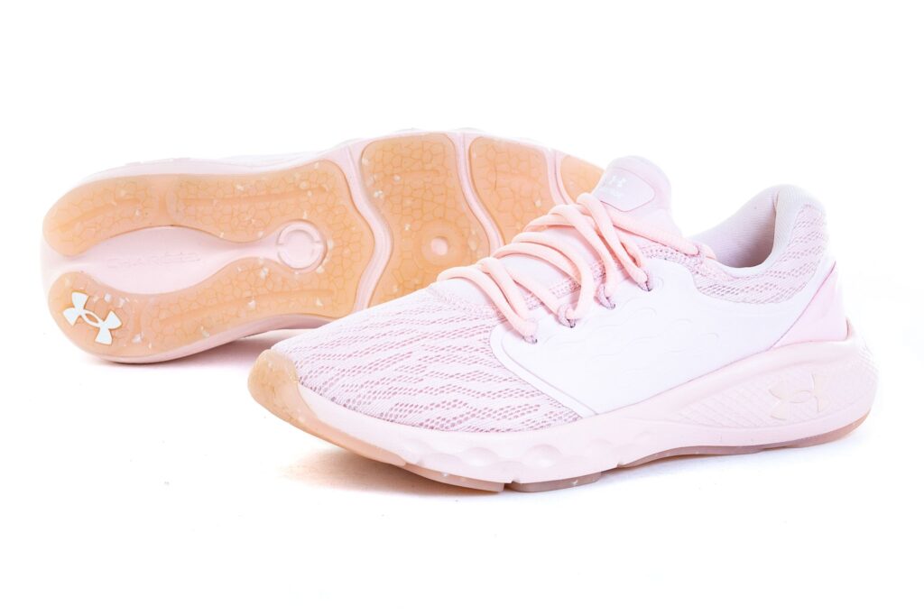 https://ks2.imper.info/jedi-img/public/under-armour/buty/3023565-603/2560x2560/under-armour-buty-w-charged-vantage-3023565-603-85f2f715.jpg